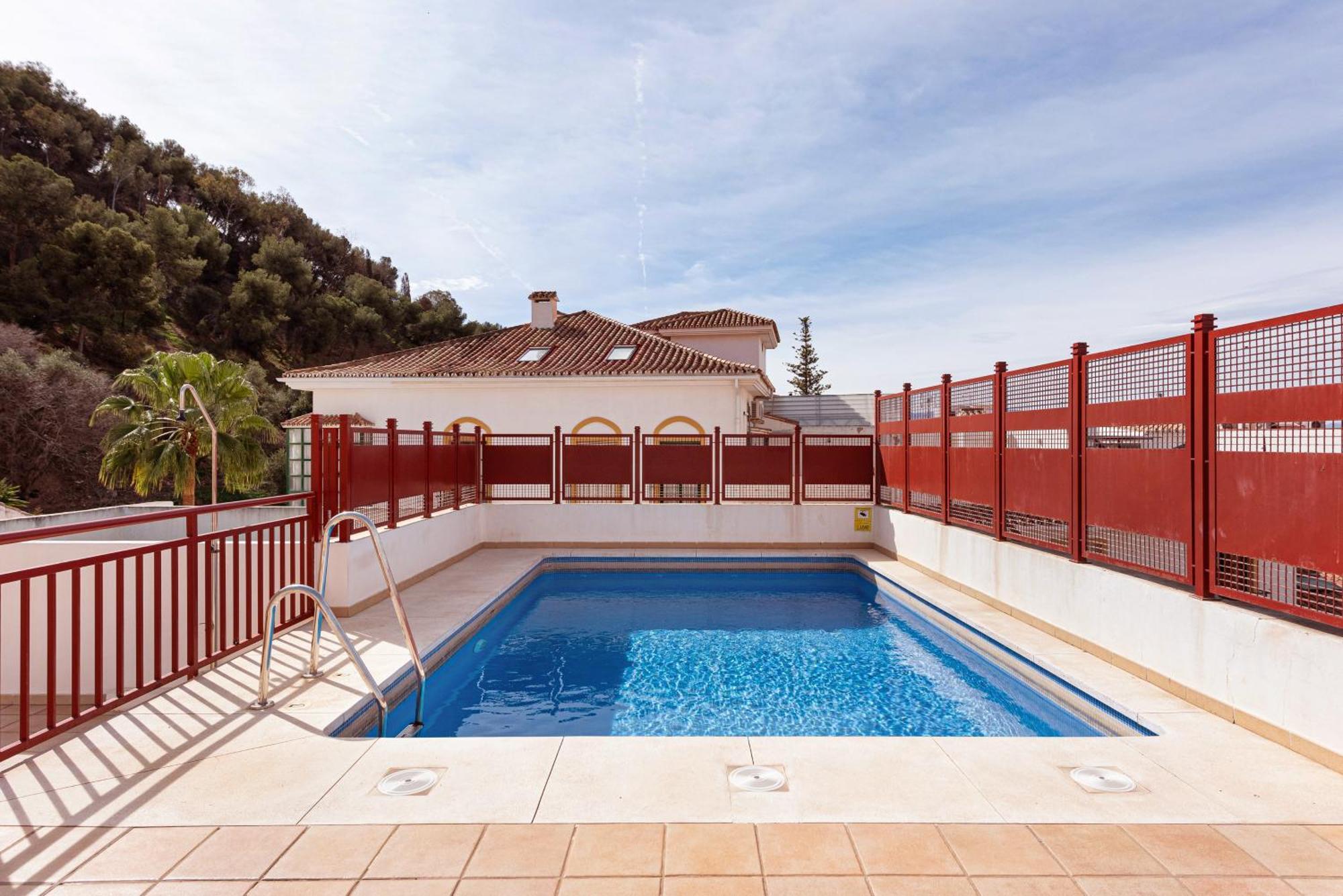 Apartament Piscina, Patio Privado Y Aparcamiento Malaga